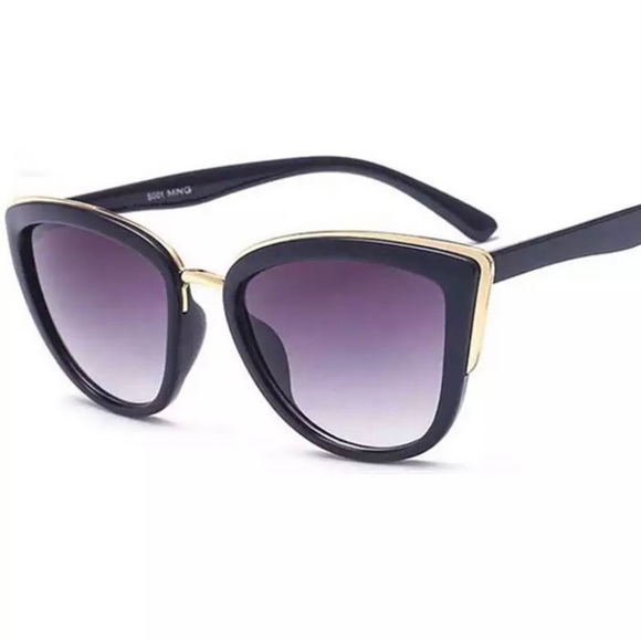 🕶LUXURY BLACK PLASTIC FRAMES AND GRAY LENSES - Picture 3 of 8